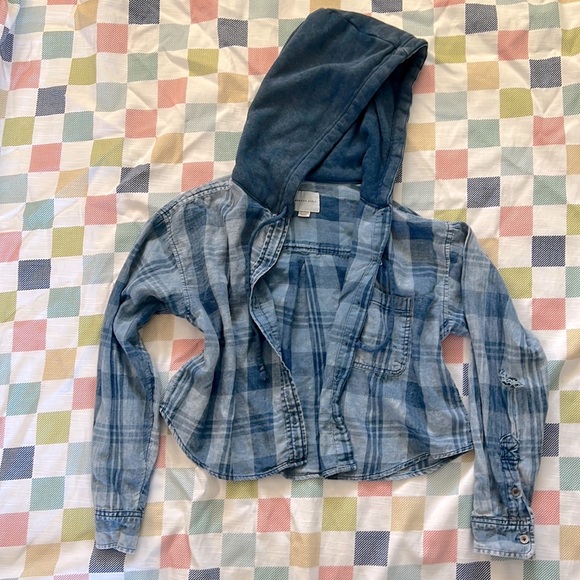 American Eagle Cropped Hooded Flannel - Picture 2 of 6